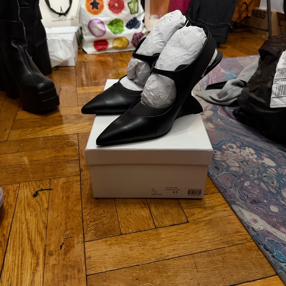 Brandon Blackwood Black Pointed Mary Jane Slingback Heels - Picture 7 of 8